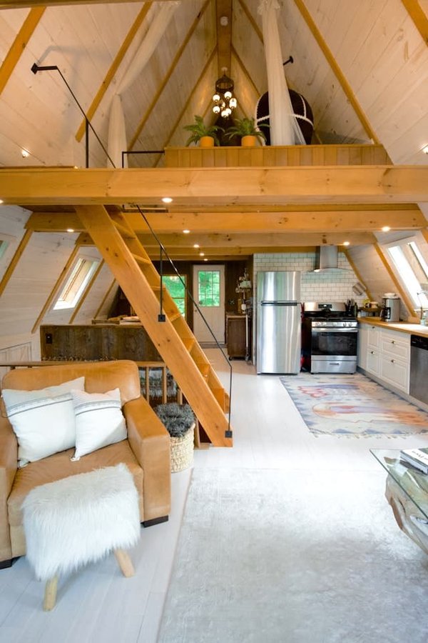 How to navigate zoning laws for the development of tiny homes communities in the UK?